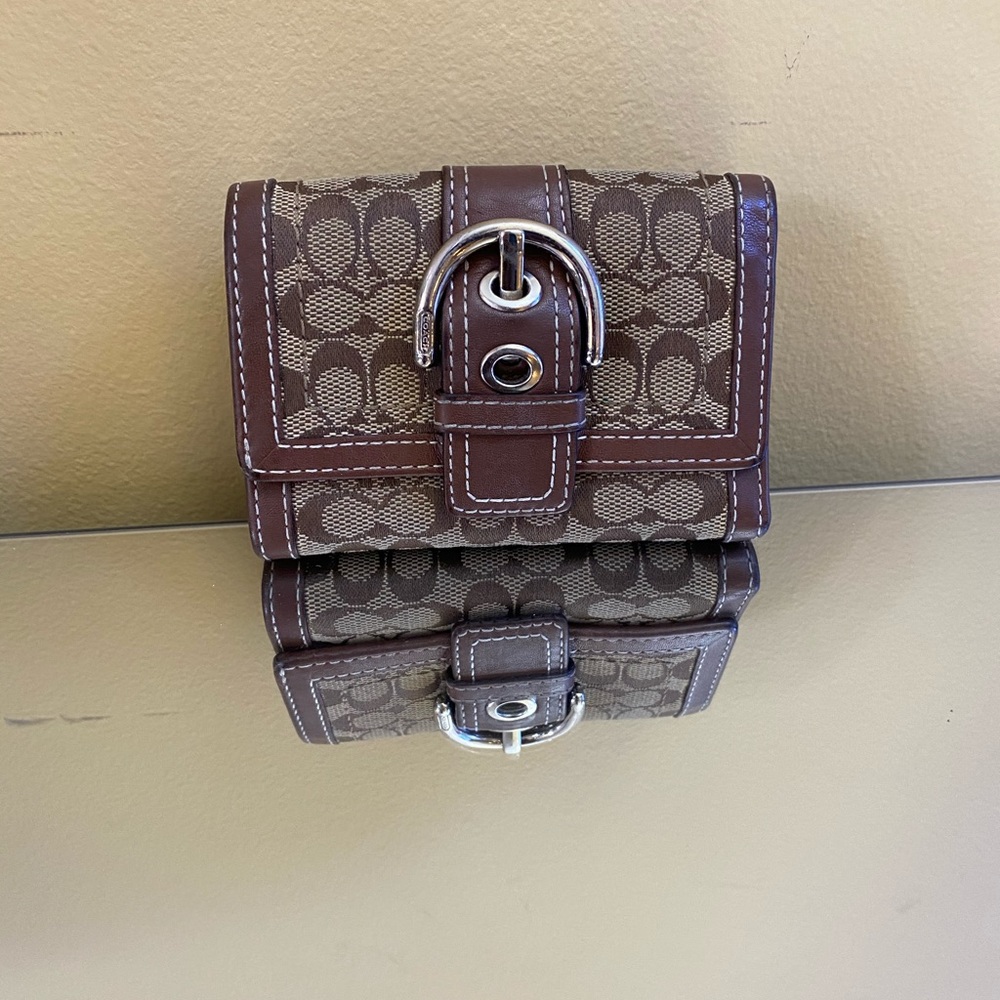 3x4in bifold Coach wallet - Picture 2 of 10